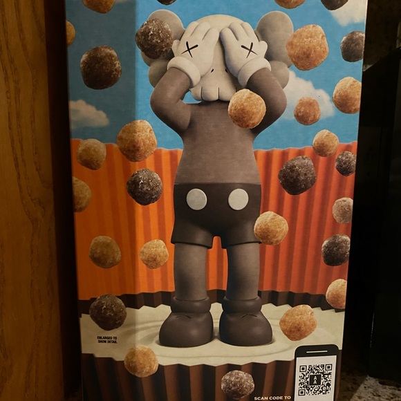 Kaws box - Picture 1 of 2